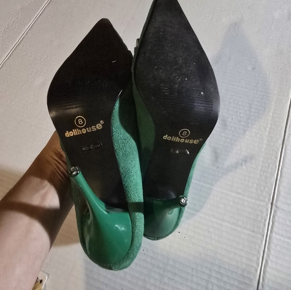 Dollhouse Emerald Heels with Gold Accent - Picture 8 of 8